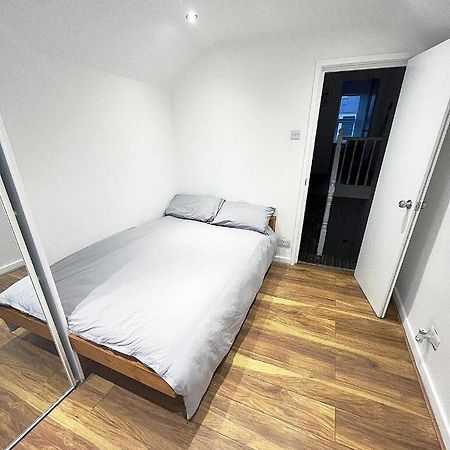 Ak Serviced Apartments - Exclusive Two-Bedroom Apartment คาร์ดิฟฟ์ ภายนอก รูปภาพ
