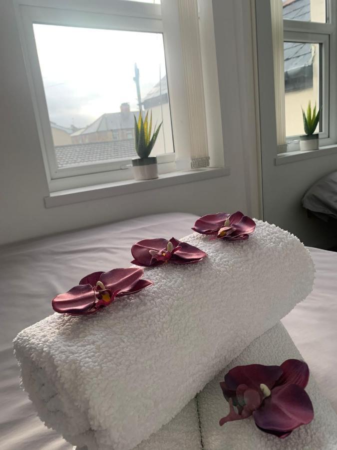 Ak Serviced Apartments - Exclusive Two-Bedroom Apartment คาร์ดิฟฟ์ ภายนอก รูปภาพ