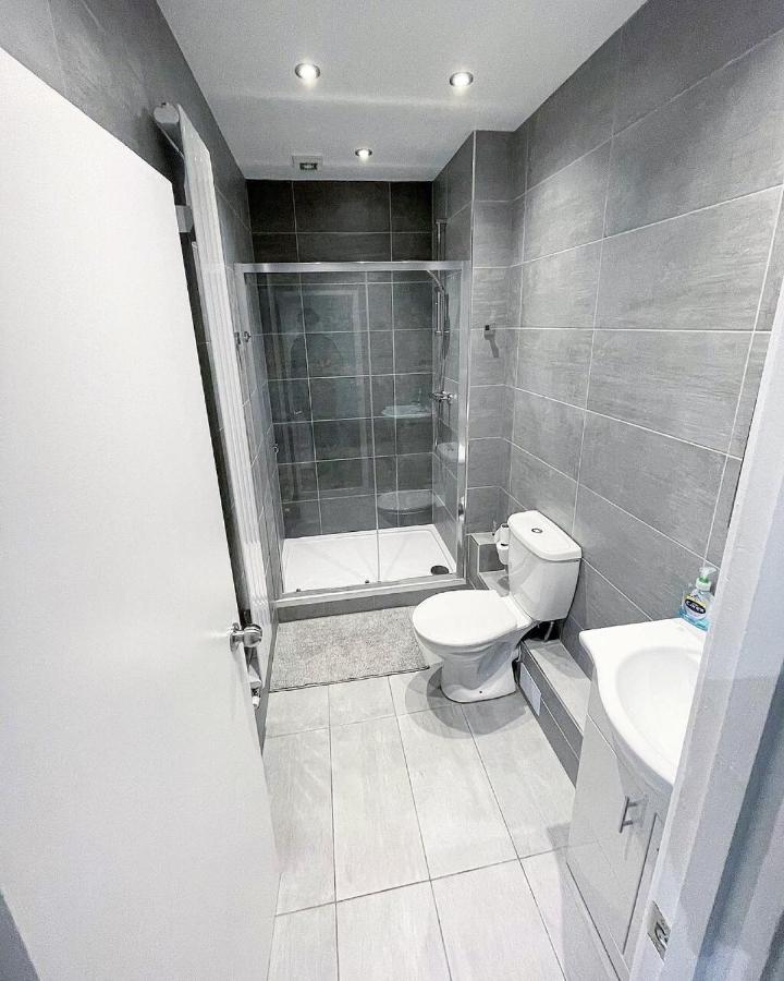 Ak Serviced Apartments - Exclusive Two-Bedroom Apartment คาร์ดิฟฟ์ ภายนอก รูปภาพ