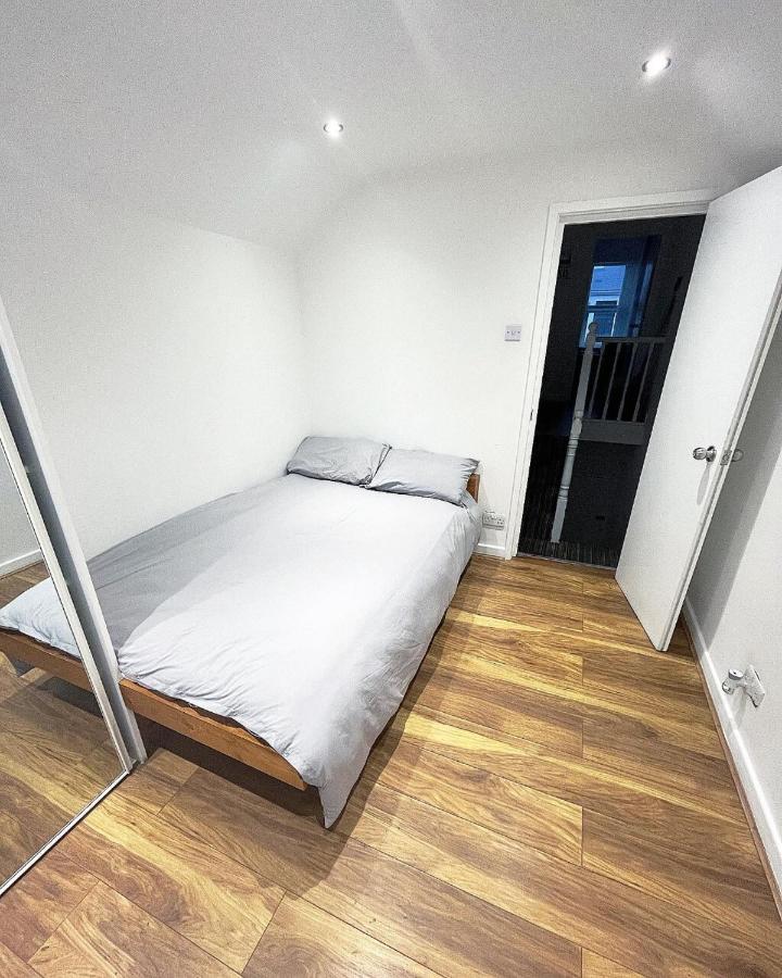 Ak Serviced Apartments - Exclusive Two-Bedroom Apartment คาร์ดิฟฟ์ ภายนอก รูปภาพ