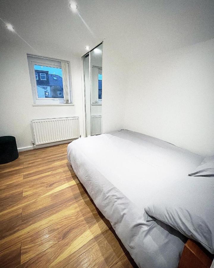 Ak Serviced Apartments - Exclusive Two-Bedroom Apartment คาร์ดิฟฟ์ ภายนอก รูปภาพ